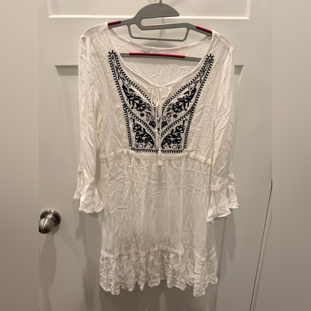 Maurices Ivory Boho Embroidered Dress Medium Bell Sleeve Peasant Festival